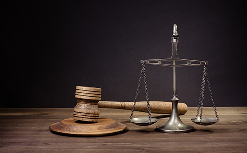 刑事律师费用能否对方承担？(图1)